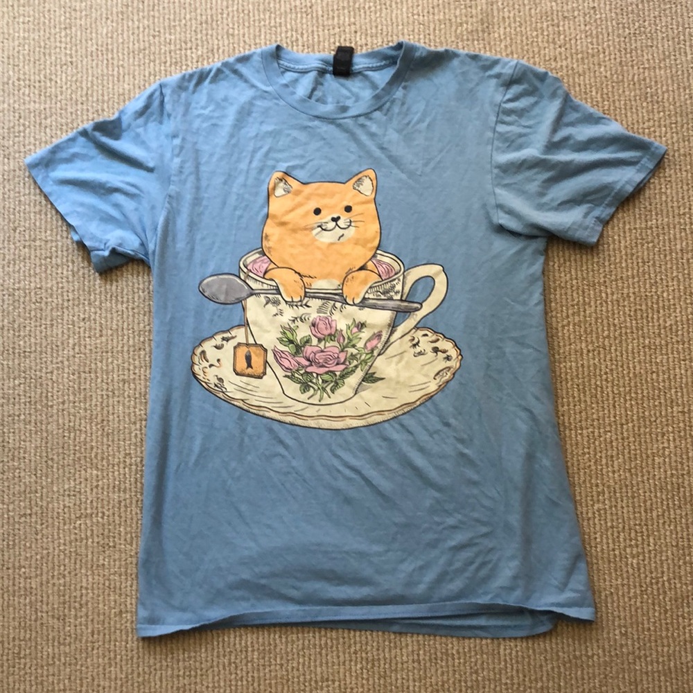 Cat in a teacup T shirt. Men’s M, light blue.
